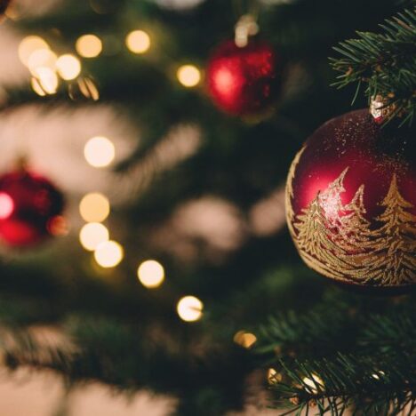 Eco-Friendly Alternatives for Decorating During the Holidays: The Benefits of Using An Artificial Christmas Tree