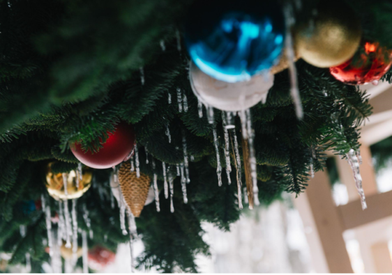 5 Maintenance Tips to Keep Your 9-Foot Artificial Christmas Tree Look as Good as New for Years to Come!