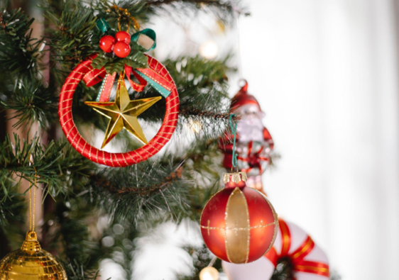 Why Choose an Artificial Christmas Tree for a Safer, More Romantic Holiday