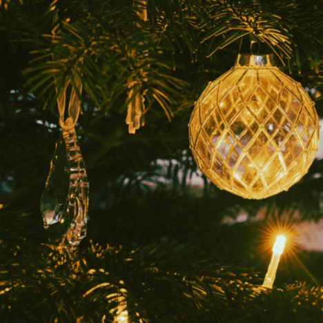 Why Artificial Christmas Trees Are Perfect For Beach Lovers